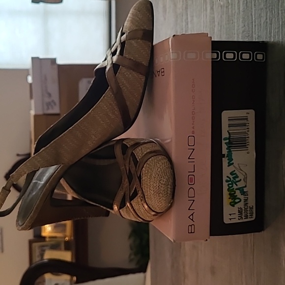 Bandolino Slingback Heel - Picture 6 of 8